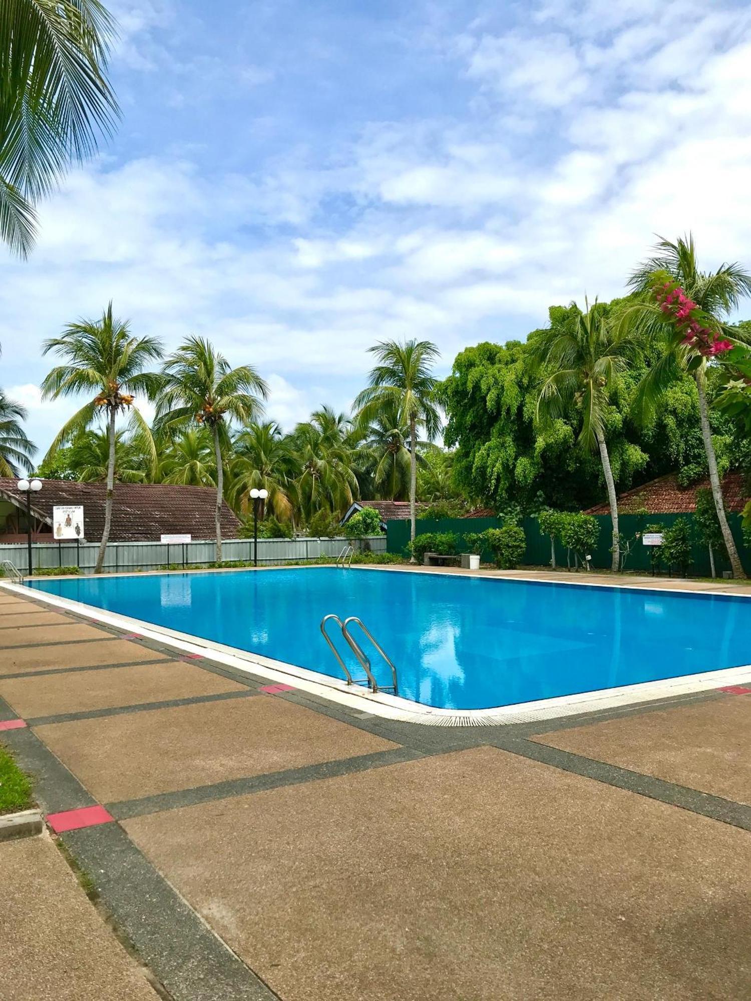 Newly Renovated Comfy Beachfront View At Seri Bulan Port Dickson Exterior foto